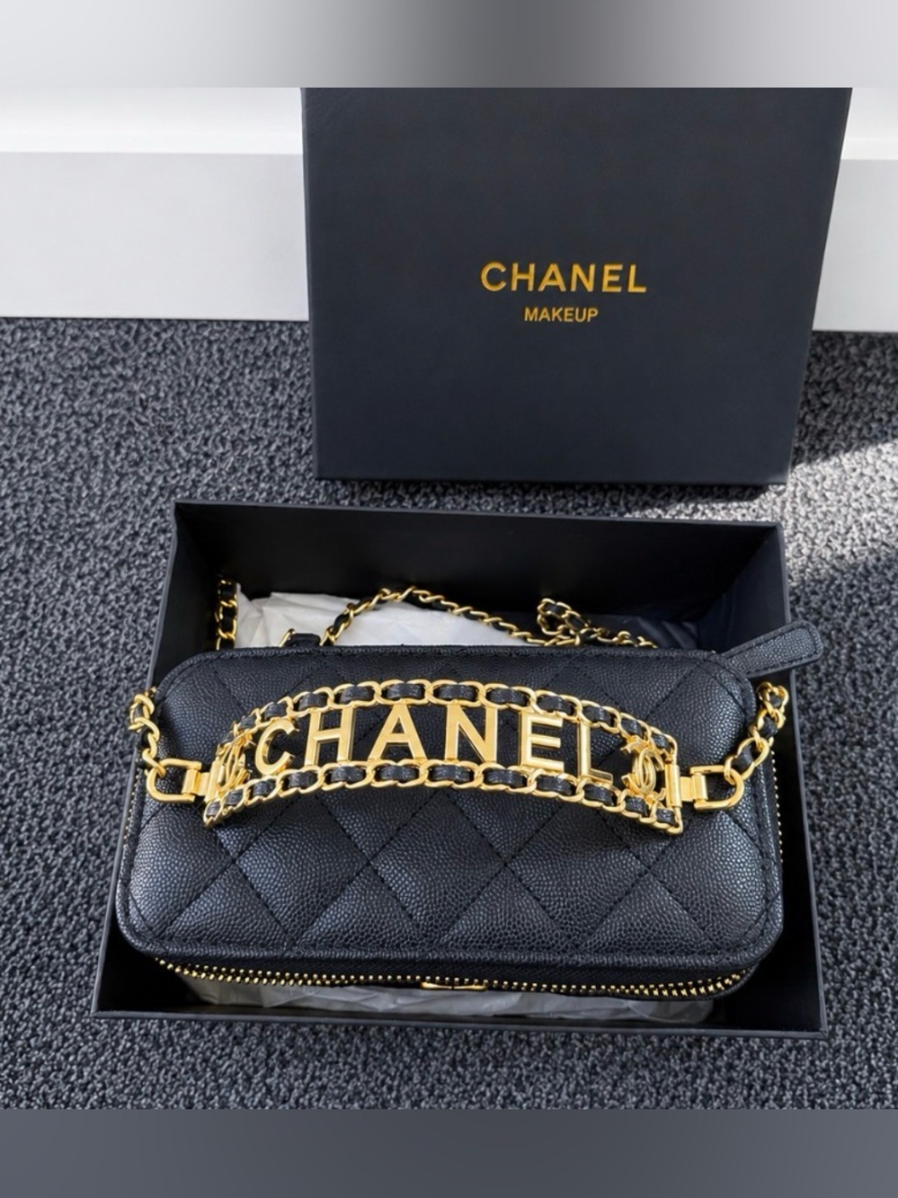 Chanel Beauty Quilted Vanity Case With Chain Makeup Cosmetic Bag - Picture 3 of 8